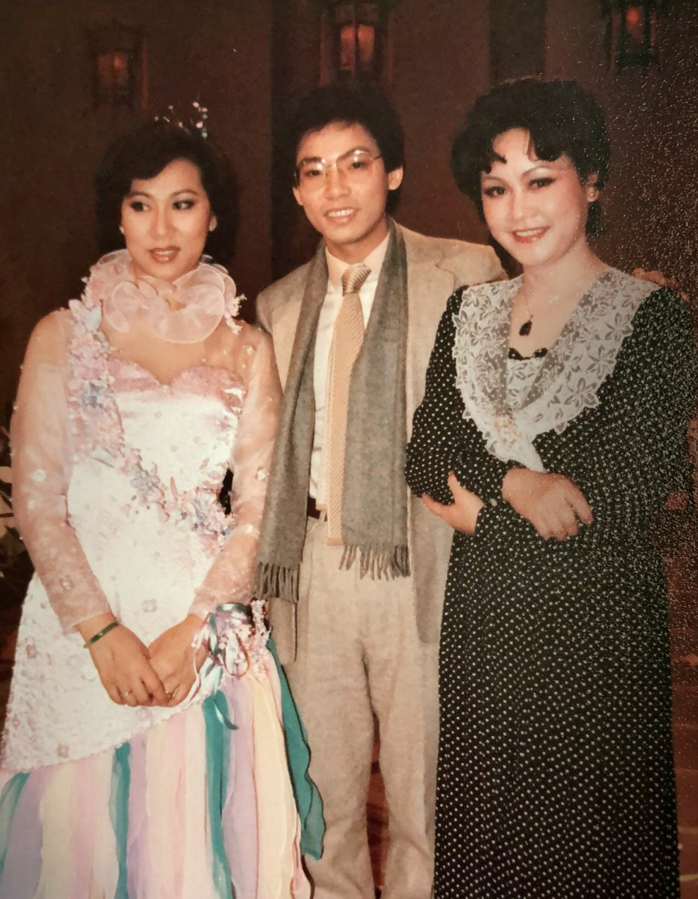 1980年张明敏唱完《我的中国心》，没想到却被香港娱乐圈拒之门外，心灰的他准备回