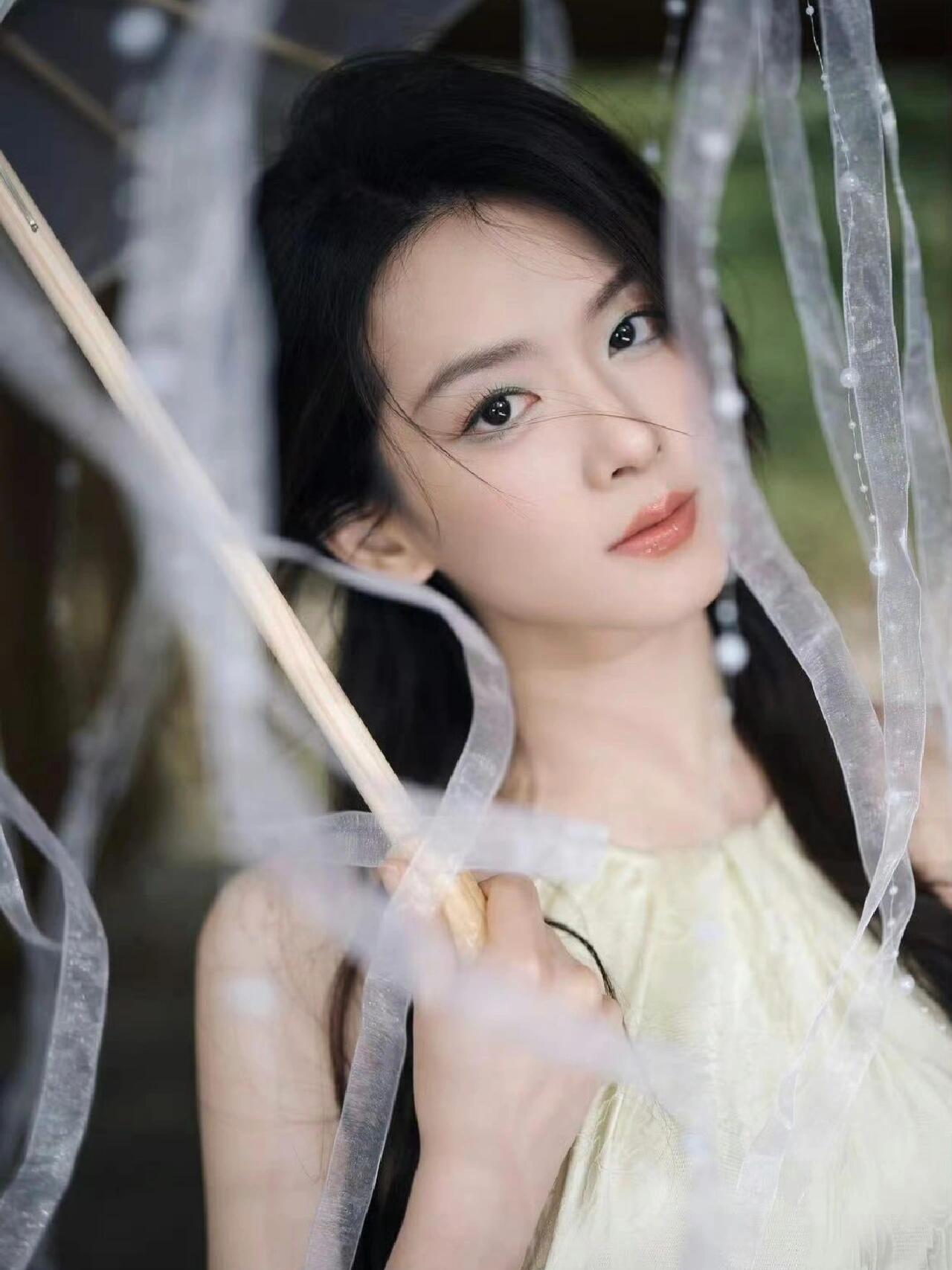 陈昊宇——清新淡雅