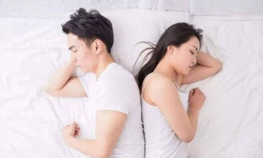在现代都市，特别是经济发达的上海，一种名为“干婚”的婚姻模式悄然兴起。在这种关系