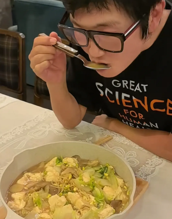 看完孙楠的晚餐，可算知道他为啥这么瘦了