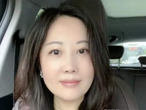 车上约会，不论男女，都要准备好这 8 样东西，既安全又隐私。

1.湿纸巾，在没