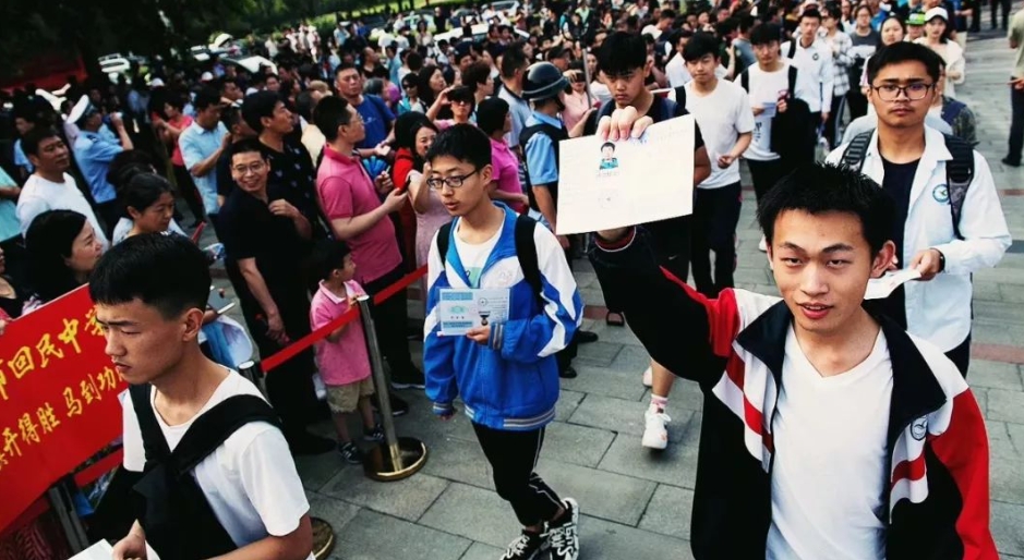 高考能为国家培养工匠吗？答案是：能
高考是选拔人才，除高考以外都是培养人才。中学