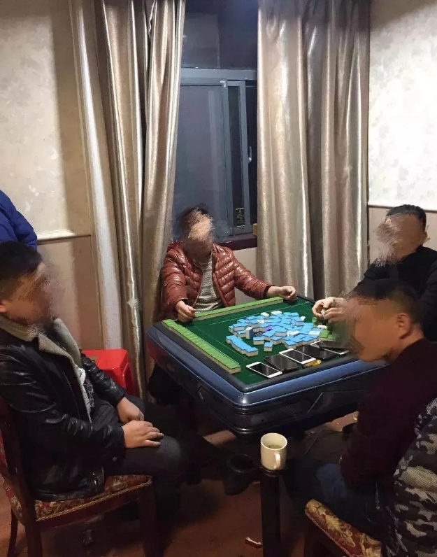 山西太原，一男子与三个朋友打牌，谁赢谁请客吃饭。没想到，被警方以赌博为由拘留5日