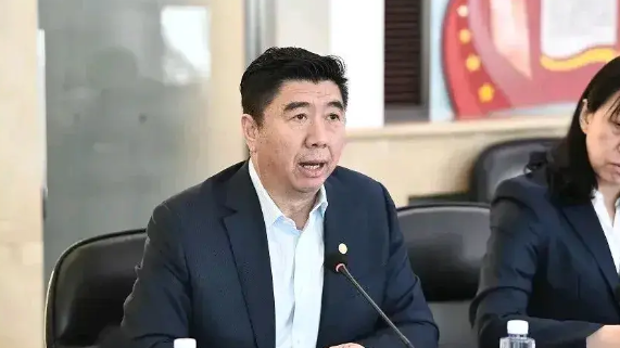 原排管中心主任李全强被查。
其实，中国女排从东京奥运郎平率队，到巴黎奥运蔡斌率队