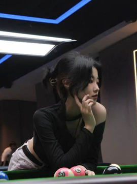台球厅杀疯了！68元/小时的助教服务让泡脚城老板哭晕厕所——某高端球房推出"黑八