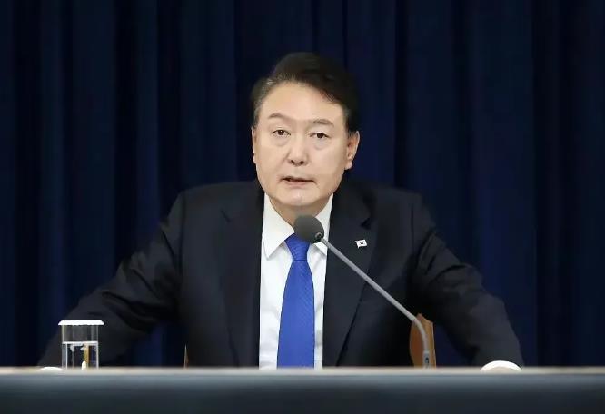 韩国紧急向中美日通报。介绍国内政治局势，并强调韩国政府外交政策基调不变。韩国继续