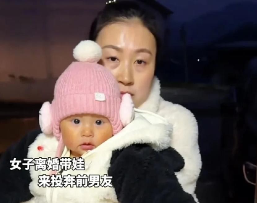 离了个婚，带着娃就想回来找我？想得美！当初嫌我穷，跟人跑了，现在知道回来？铁门我