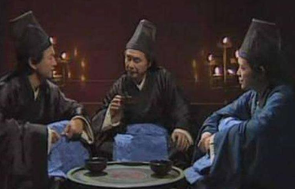 东汉宦官到底多嚣张？皇帝喊“爹”，勒索功臣，没什么不敢干的

东汉末年，风云变幻