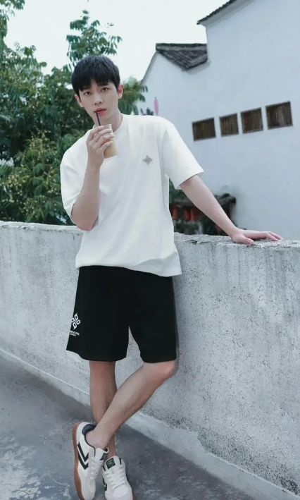 丞磊：潜力小生，有望成为新晋人气