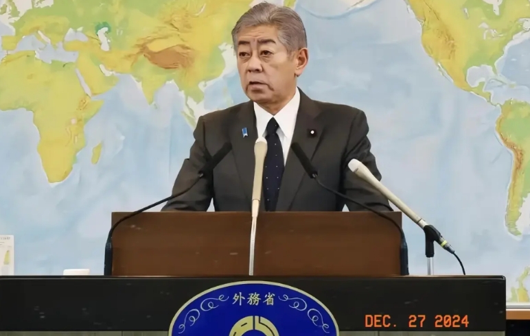 日本为何对东方大国示好？主要有以下四点原因：

第一，美国在东方大国身上已经赚不