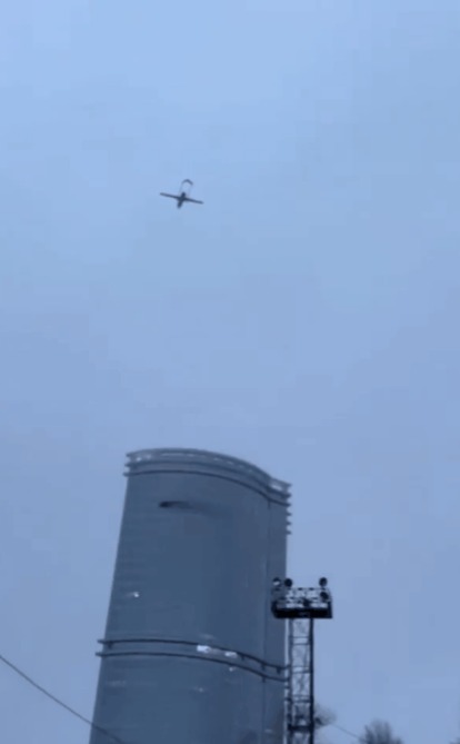 乌军无人机狂奔1000多公里，轰炸了俄罗斯喀山一栋高层办公楼！