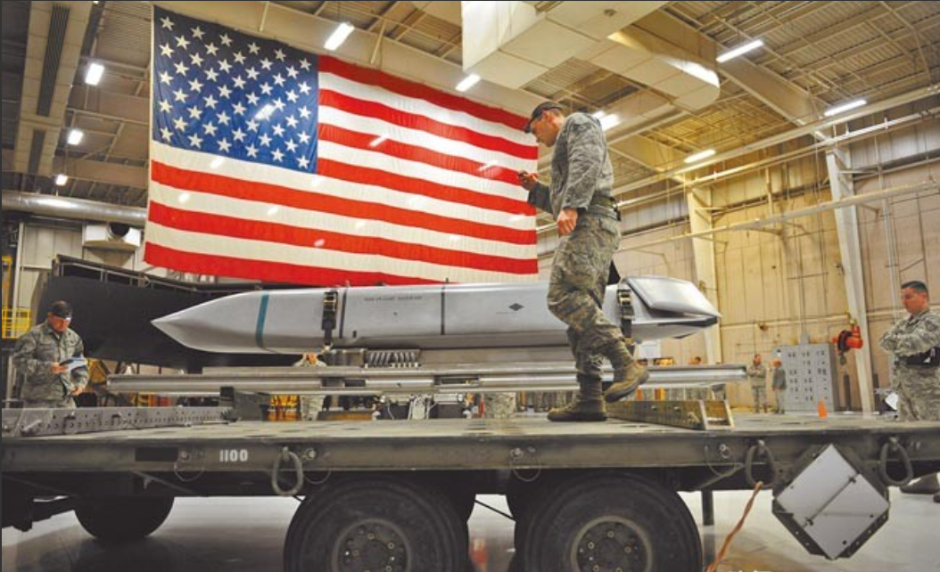 中国突然对部分美国企业在中国的资产实行冻结，作为对美国对台军售的反制措施。外交部