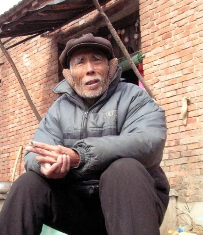 1949年，敌人让杨钦典把白公馆剩下的19名地下党员全部杀了，这时，一个地下党员