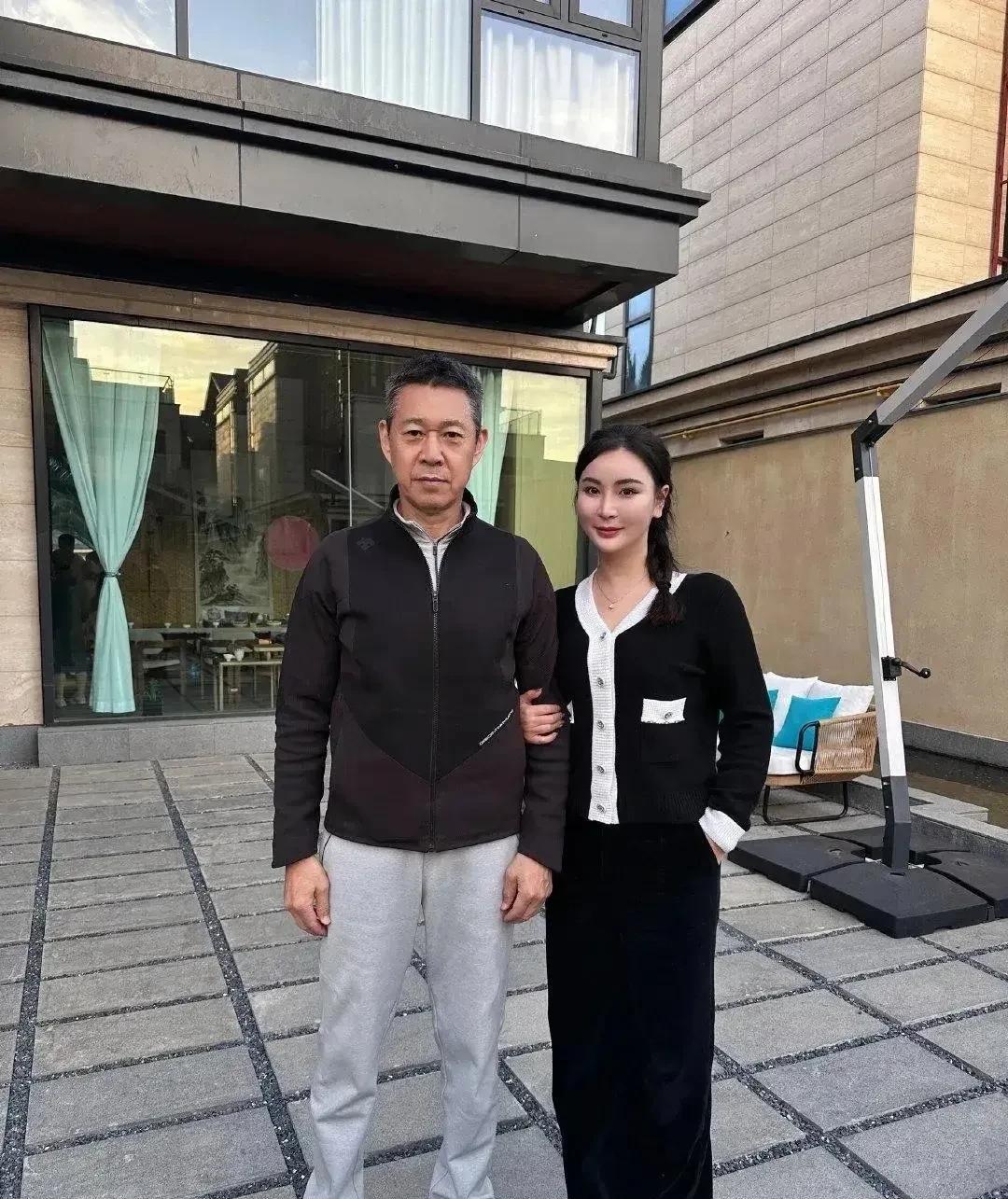 这位男星都快70了，身材还跟小伙子一样，太会保养了吧
