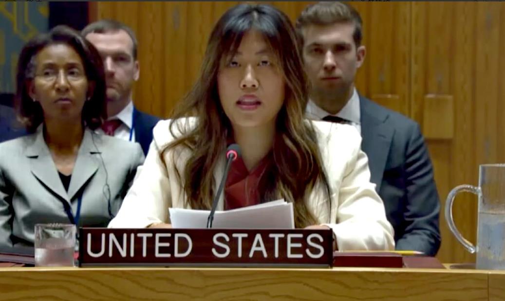 联合国安理会上被耿爽大使碾压的美国副代表吴婷，其发言一开始的时候自说自话，被耿爽