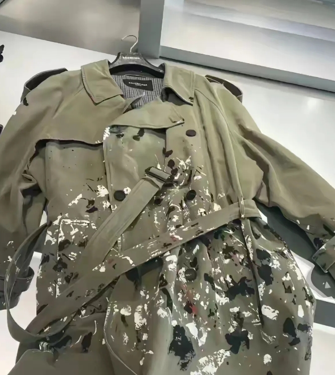 在城市里居住的大姑姐来家里还带了一包衣服，说这些衣服都是自己没穿过几次的，让我挑