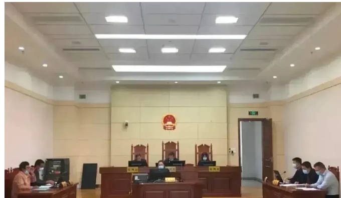 河南登封，一农民翻修老房子，意外在房梁上，发现62发子弹，他喜出望外，便放在床头