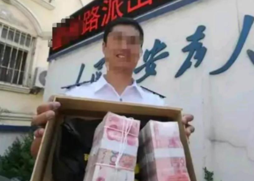 “太无耻！”浙江，男子捡到22万，立刻报警，警察调出监控，很快找到了失主，失主拿