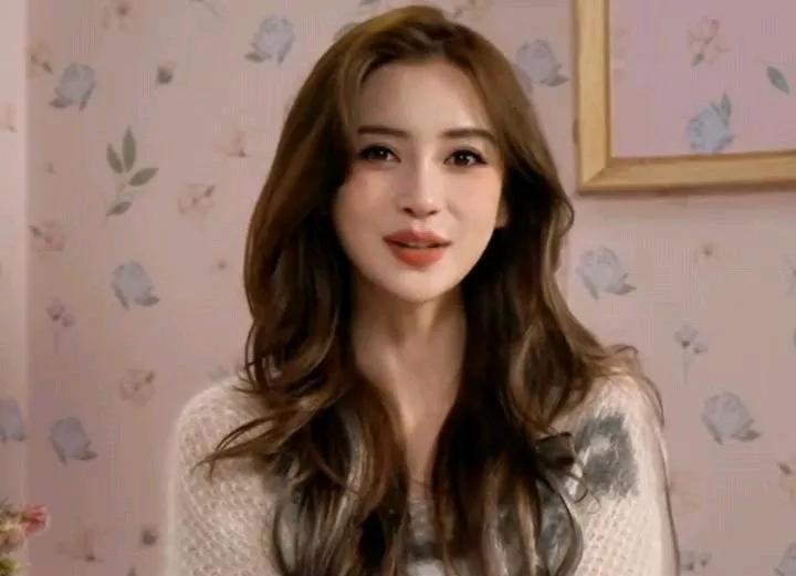 Angelababy卷发挑染形象，再次证明1989年出生的Angelababy究