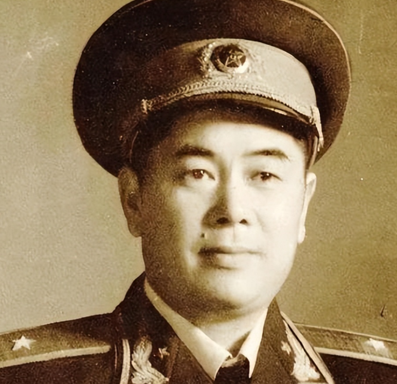 1985年福州军区被撤，司令员江拥辉远赴北京开会，却发现自己并无新任命，回到福建