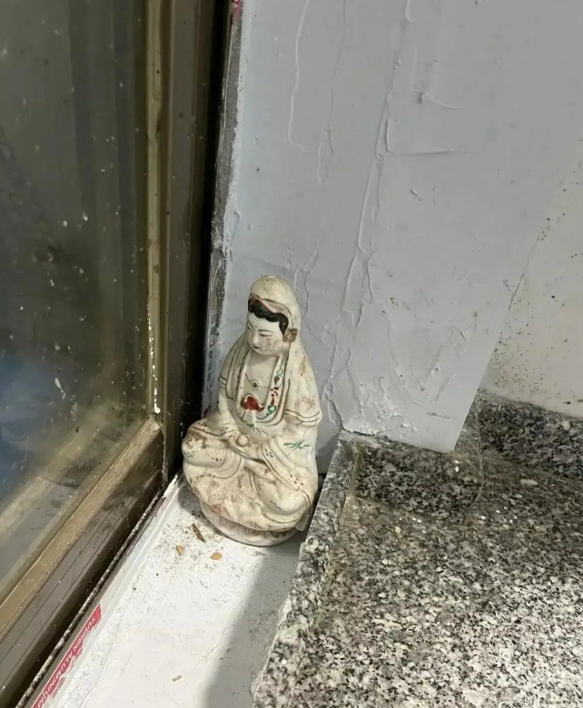 辽宁，一位房东把房子租给了一位信佛的女子，女子租住了一年之后，在退租离开的时候，