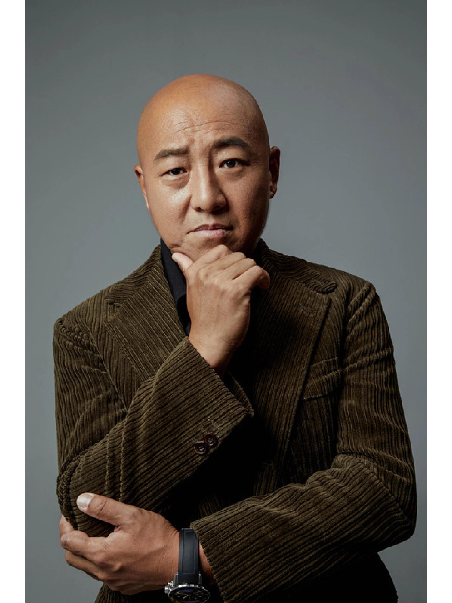 周晓鸥，一位才华横溢的男歌手和影视演员