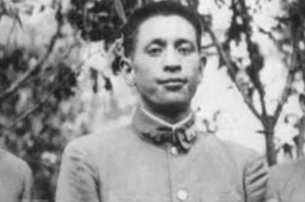 1949年12月，国民党上将孙震带着五百两黄金飞逃台湾，临走时将部队指挥权交给了