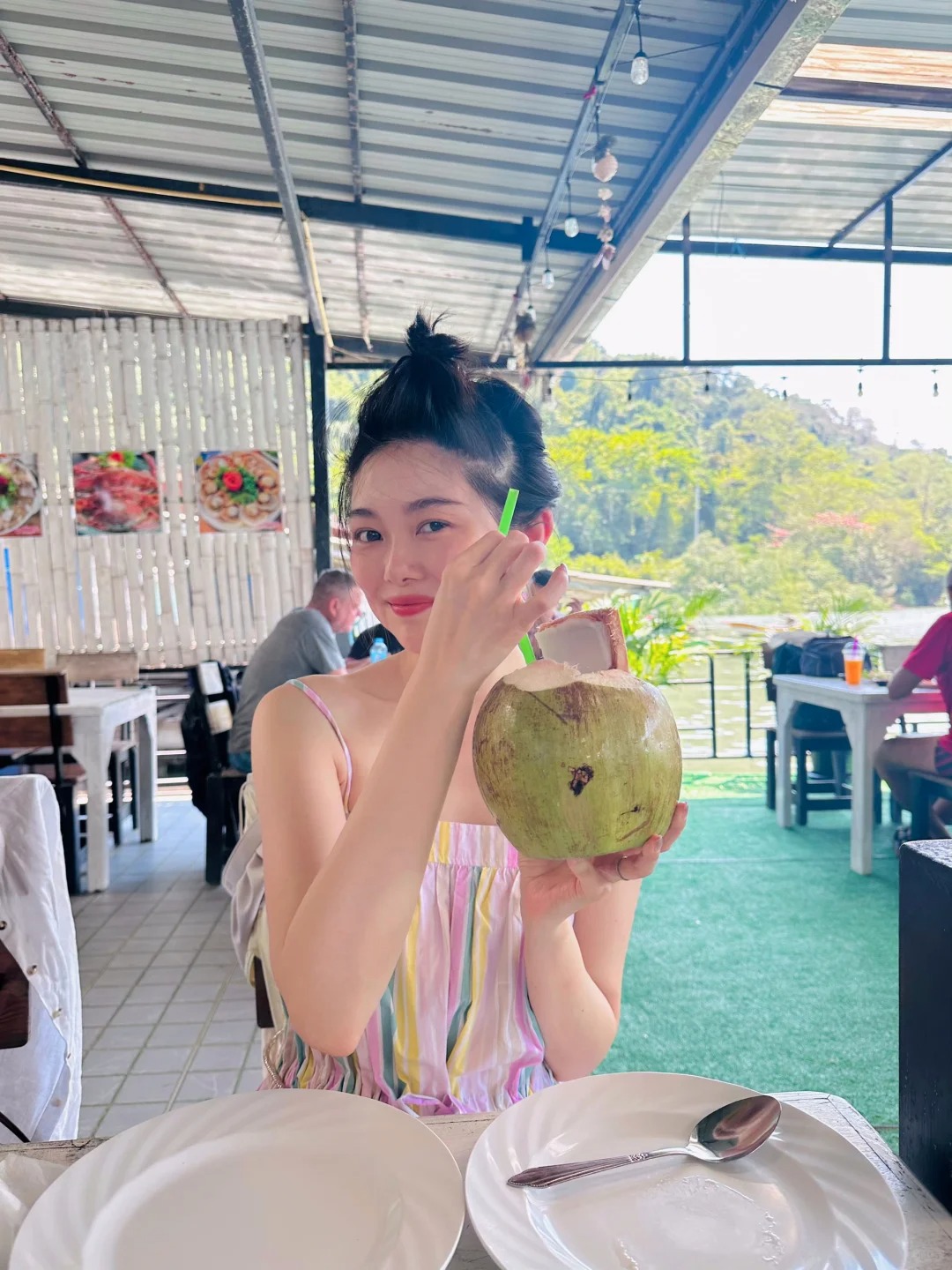 被赶出来怎么不去自己的房 去穷游呢？
文人不是到处添了个房吗？