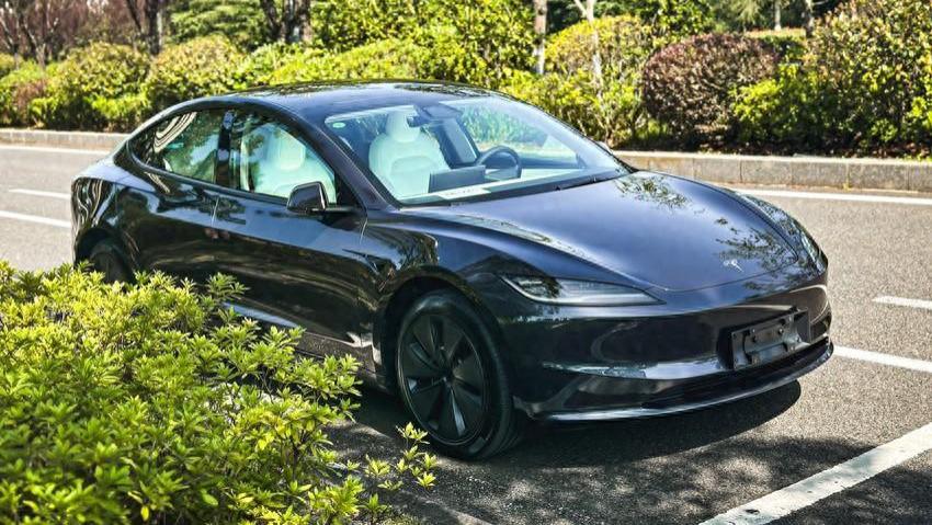 23万新款特斯拉Model3是一种怎样的体验？毛坯内饰更高级？