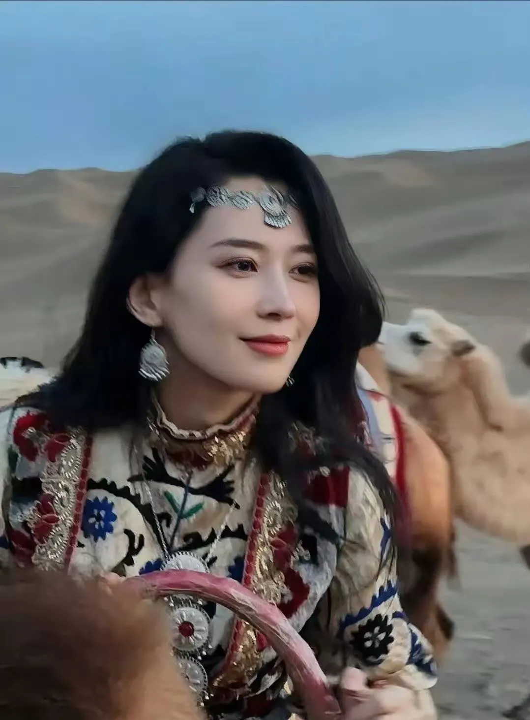 说句难听的话，汪峰那么快就有了下家，真的会让人觉得是章子怡高攀了他，耽误了他的桃