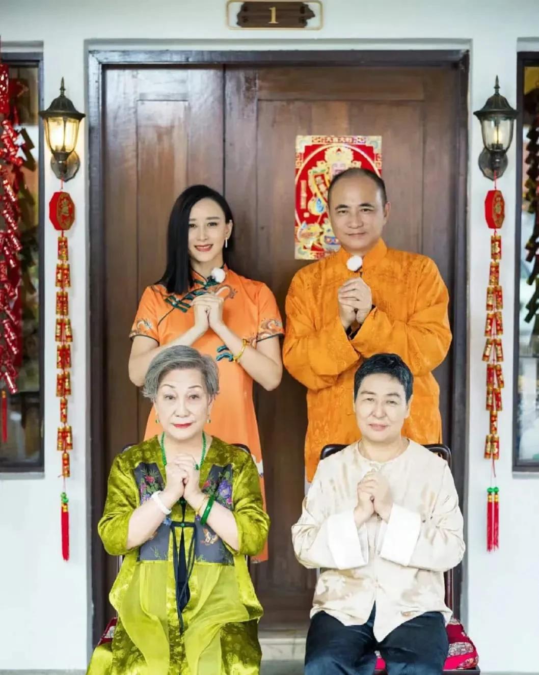 哈？有人说张兰比不上胡静的富豪婆婆？这我可要说道说道！



豪门婆婆不好当啊，