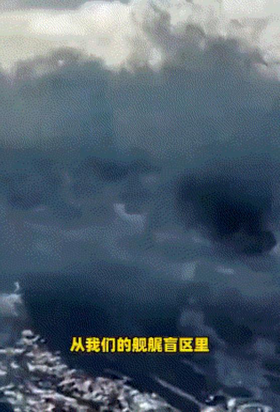 解放军潜艇“一打二”，与外军战舰对峙数小时，外舰企图模拟攻击

近日，央视报道了