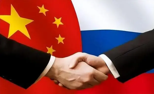 王毅外长抵达俄罗斯，受到热情欢迎。6月10日，王毅外长抵达俄罗斯，将参加金砖国家