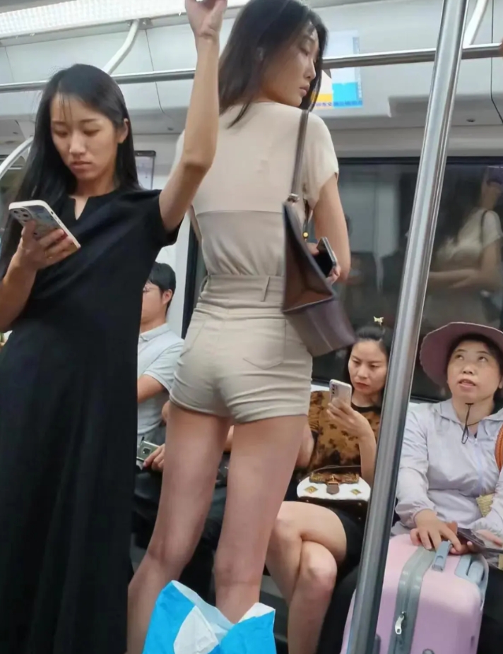 看半天了，累不累！哈哈哈哈 [大笑][大笑][大笑][大笑][大笑]