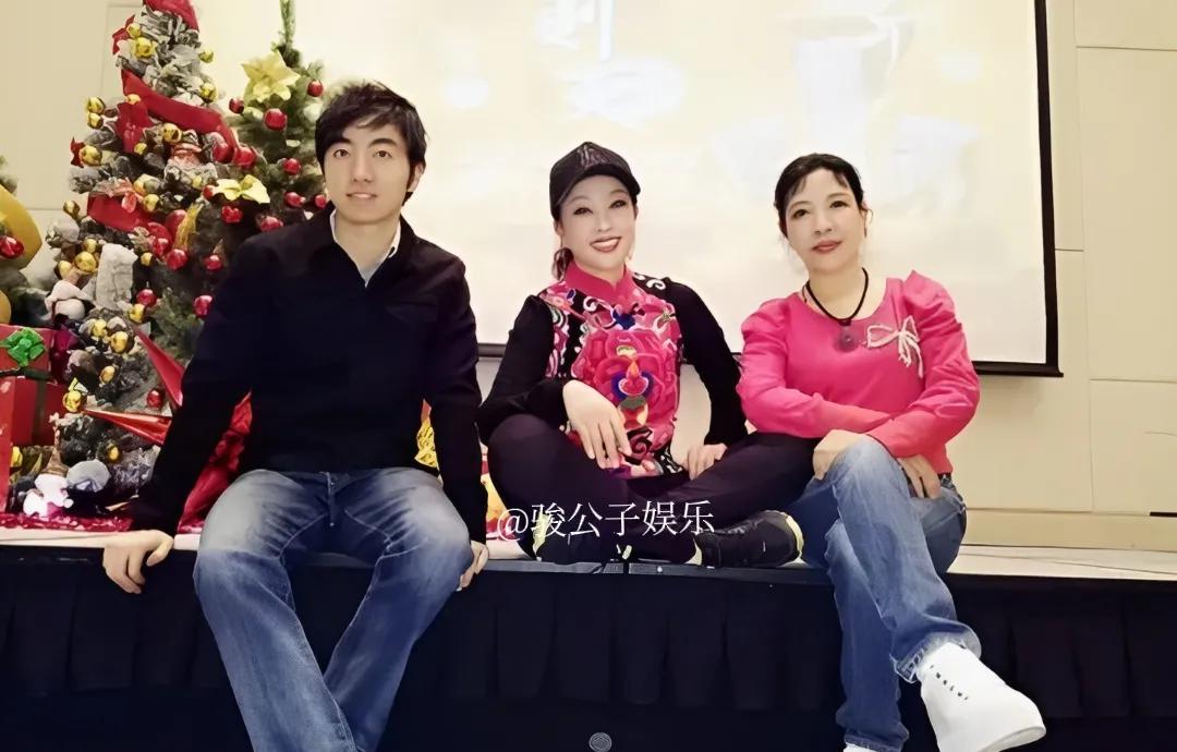 刘晓红表示，她和家人看到关于刘晓庆女士官司缠身、濒临破产的传闻，虽不知真假，但满