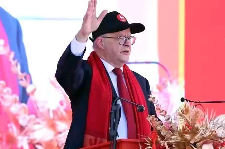 澳大利亚开窍！防了十年中国，结果最该防的是美国！  
阿尔巴尼斯政府终于清醒了！