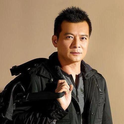 黄日华，充满传奇色彩的演艺生涯