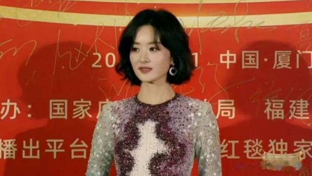 赵丽颖飞天奖泪洒现场:85后小花的荣耀,揭秘娱乐圈的真相!(赵丽颖 领奖)-第7张图片-九妖电影 赵丽颖飞天奖泪洒现场:85后小花的荣耀,揭秘娱乐圈的真相!(赵丽颖 领奖)-第7张图片-九妖电影