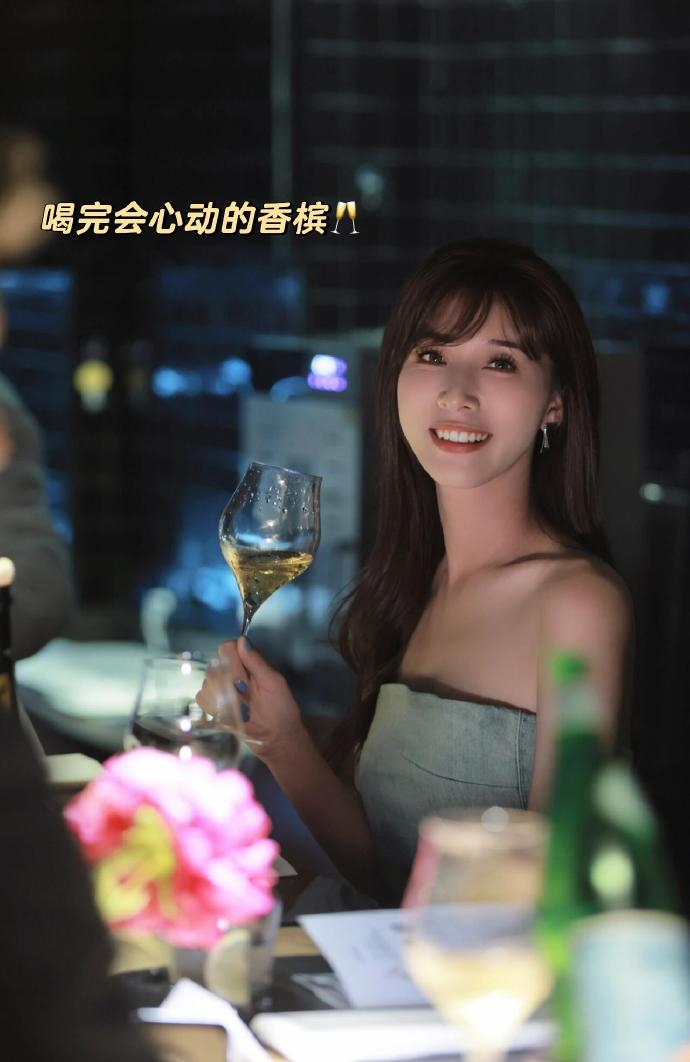 很赞同酿酒师的一句话：
香槟是一种生活方式，
是你快乐时的奔放，孤独时的陪伴