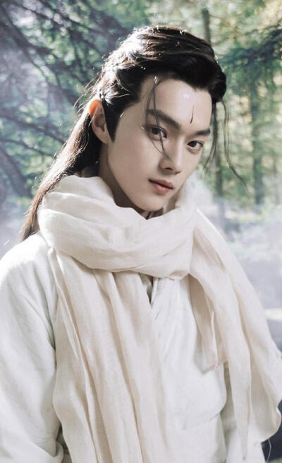 从被迫辍学到家喻户晓，经历坎坷的成名之路