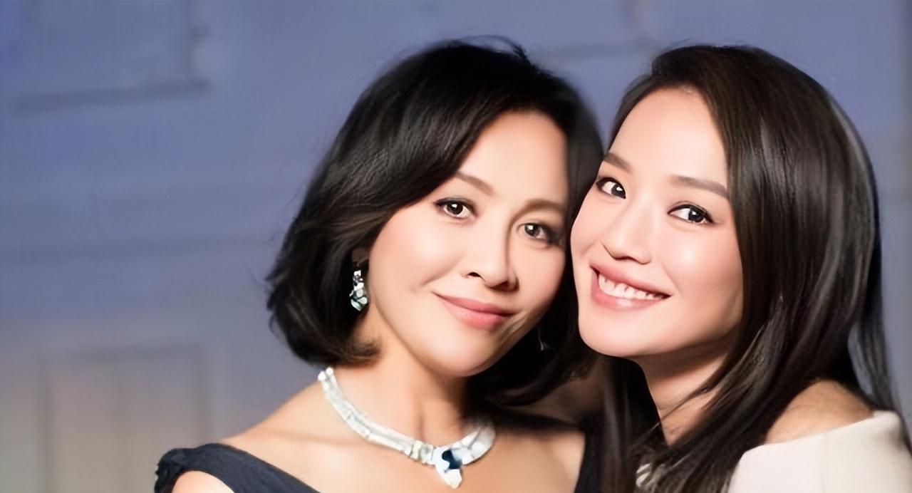 一次，舒淇到刘嘉玲家做赶上了赶上她闹肚子，去了刘嘉玲的那间厕所，当时刘嘉玲并没有