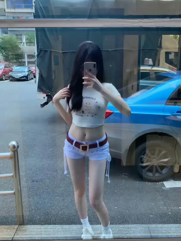 我宾馆干前台的！昨天有一对小情侣开了个钟点房，然后不到30分钟就下来了。我看他们