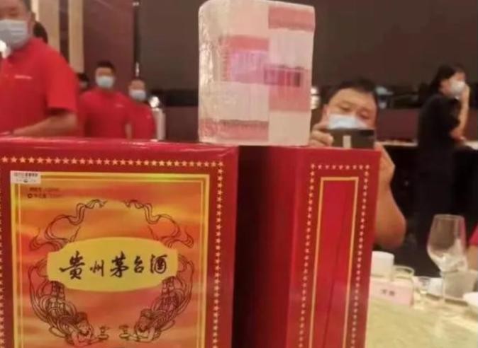 2022年8月，格力河北代理徐自发举办了一场特别的宴会，他用十五年陈酿的茅台酒和