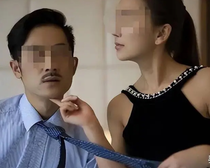 上海浦东，男子发现妻子出轨上司，果断离婚。可10年婚姻绿5年，让他意难平，决定报
