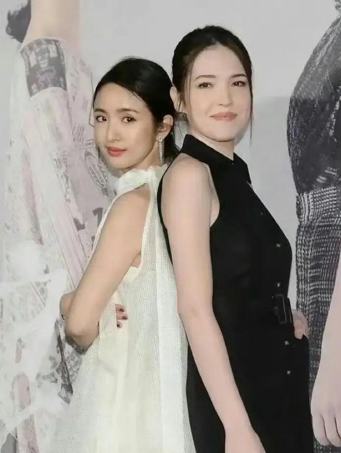 林依晨和许玮甯两年年轻时一起出演偶像剧，现在人到中年，两人还是温温柔柔，彼此依偎