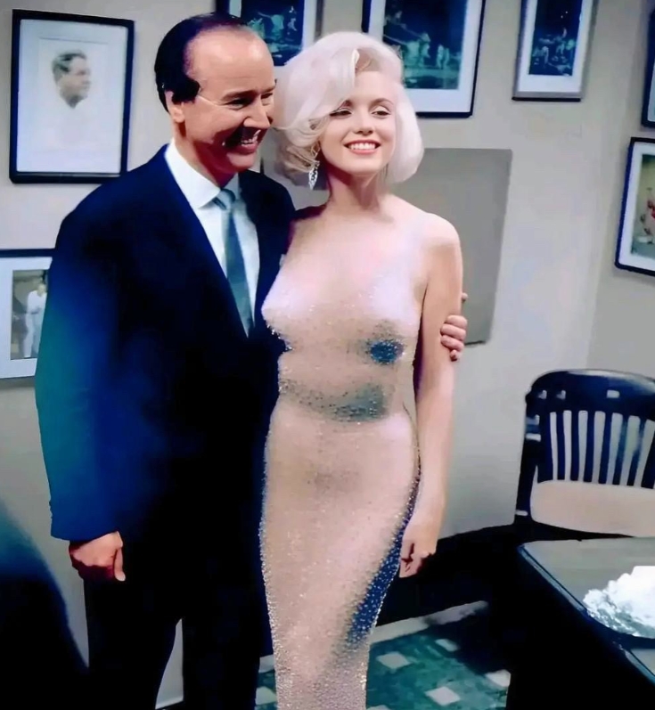 1962年，梦露在肯尼迪的生日宴会上，惊艳了所有人。她身穿一席镶满2500多颗钻