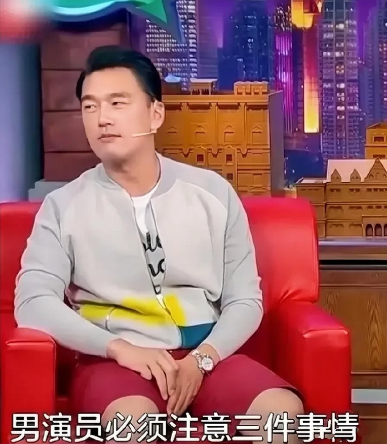 演员王耀庆说，男演员拍吻戏，有三件注意事项，第一，千万别上来就伸舌头，第二，你的