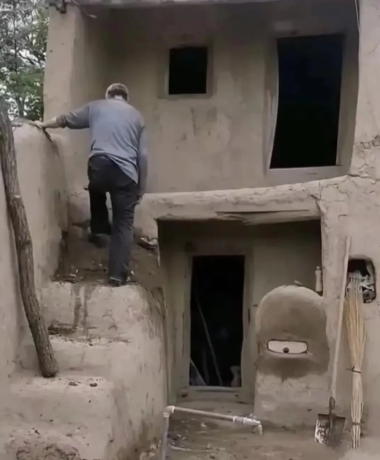一个月给你五万，你愿意住这个房子吗？
