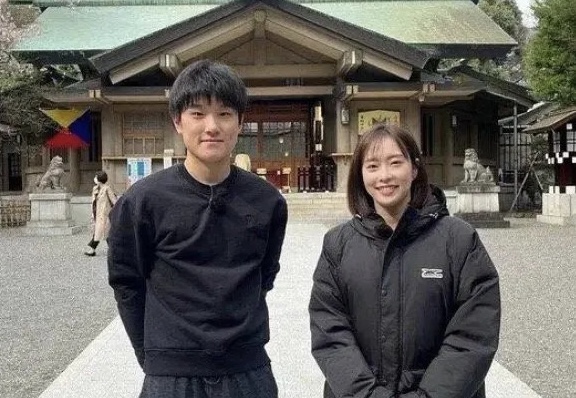 原来你是这样的张本智和！巴黎奥运会前，张本智和与石川佳纯一起参拜了东乡神社，祈求