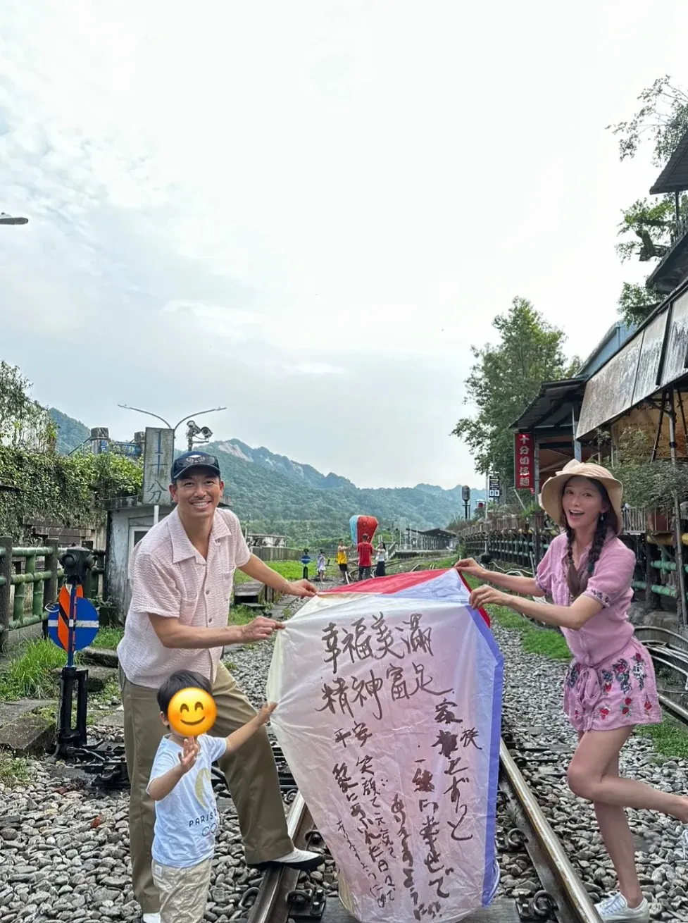 这八个大字，林志玲老公黑泽良平写得笔画优美有力，是苦练了很久，才有这样的水平。林